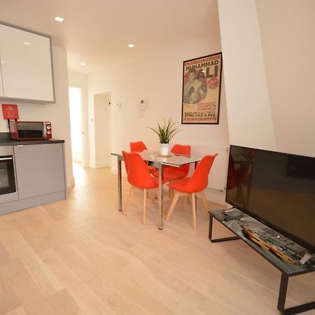 St Anne'S Court By Indigo Flats Apartment Лондон Екстериор снимка