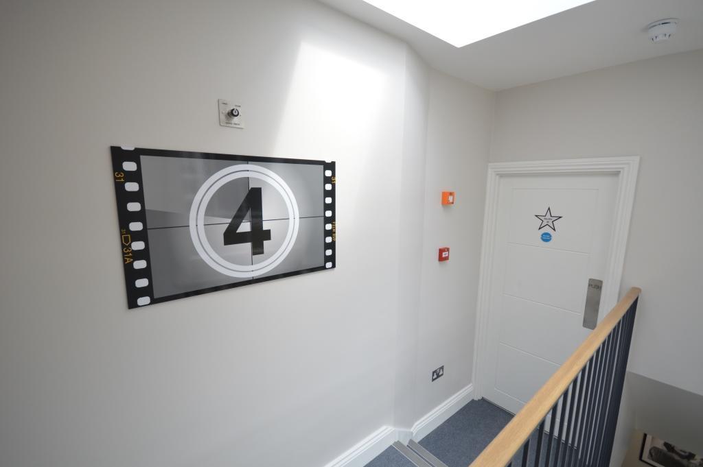 St Anne'S Court By Indigo Flats Apartment Лондон Екстериор снимка